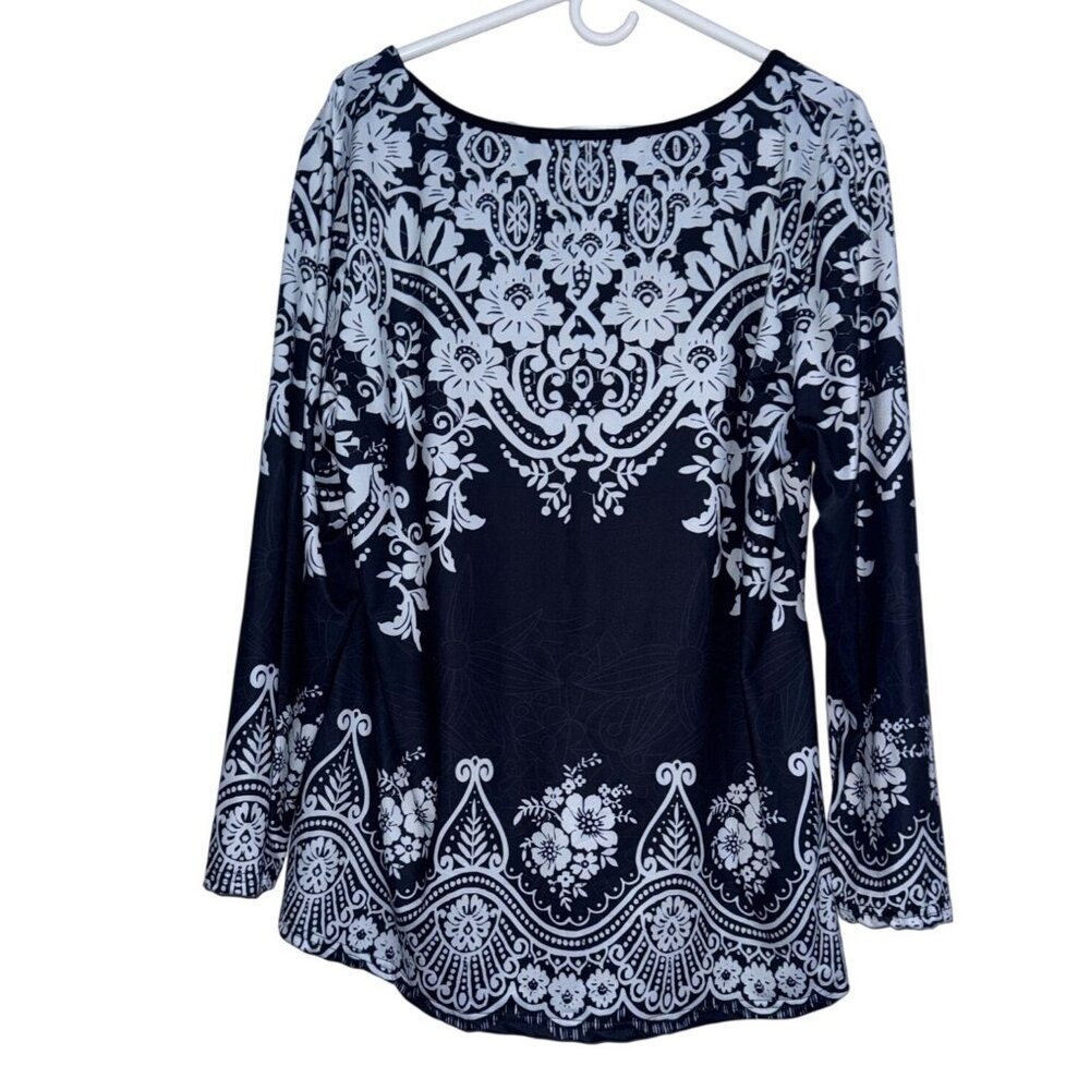 Black White Paisley Floral Print Long Sleeve Top With Cross Neckline - Picture 2 of 7